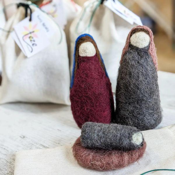 Georgian Rustic Nativity 3pc